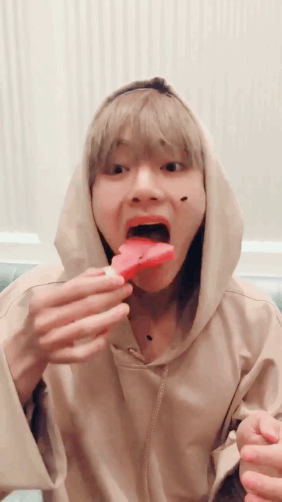 テテの横顔 Bts World